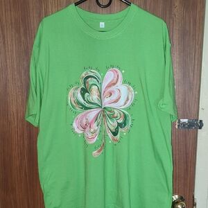 Women’s Short Sleeve Tee - Green Clover Swirl Graphic